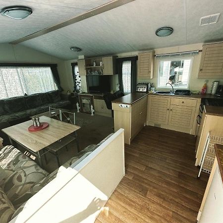 Caravan To Hire Lyon'S Robin Hood Rhyl Zewnętrze zdjęcie