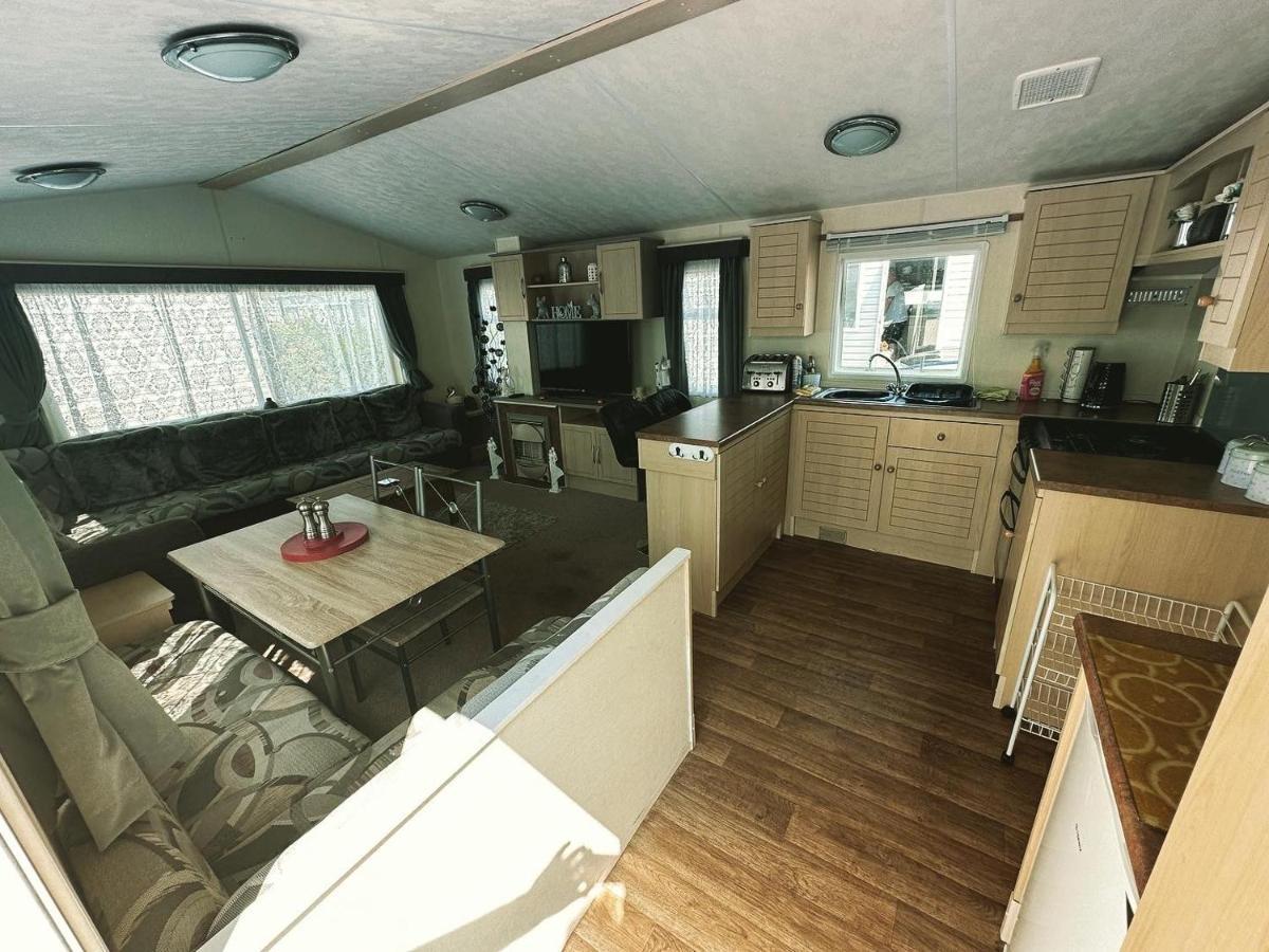 Caravan To Hire Lyon'S Robin Hood Rhyl Zewnętrze zdjęcie